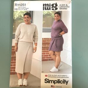 Simplicity  size 8 women's clothing pattern